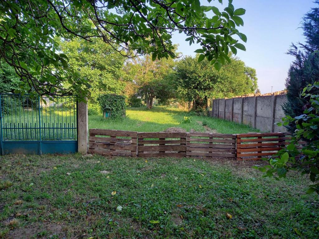 Vonkajšia záhrada v ubytovaní Vidám ház, a Zöld Szívü faluban Sopron mellett