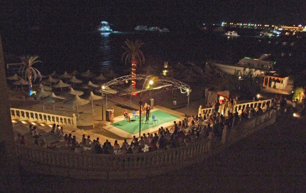 Bazén v ubytování King Tut Aqua Park Beach Resort nebo v jeho okolí