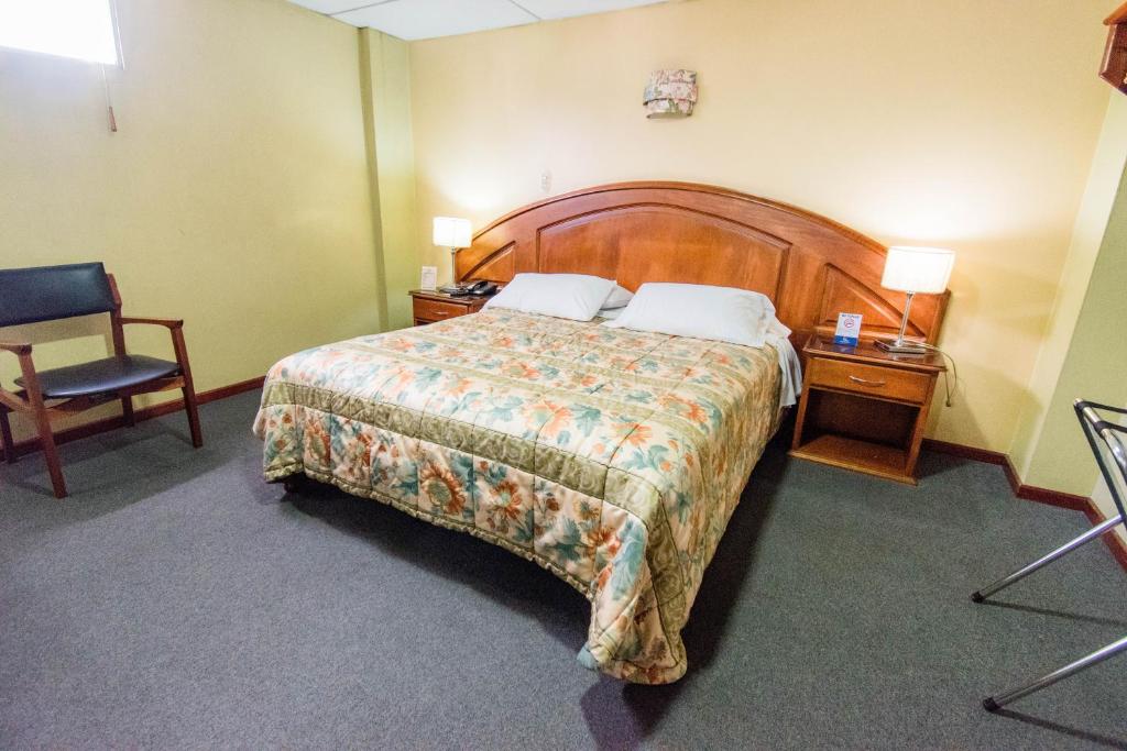 Postel nebo postele na pokoji v ubytování Grand Hotel Loja