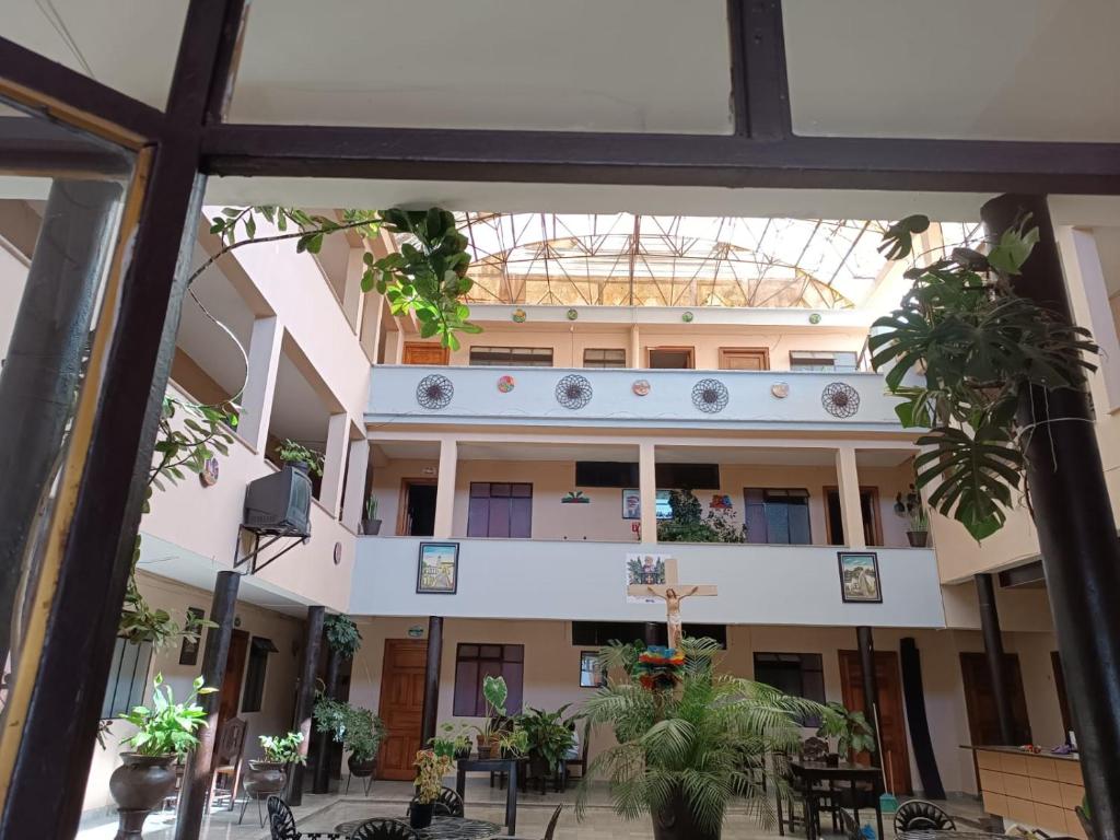 パツクアロにあるHotel Casa del Artilleroの建物の中庭を望む