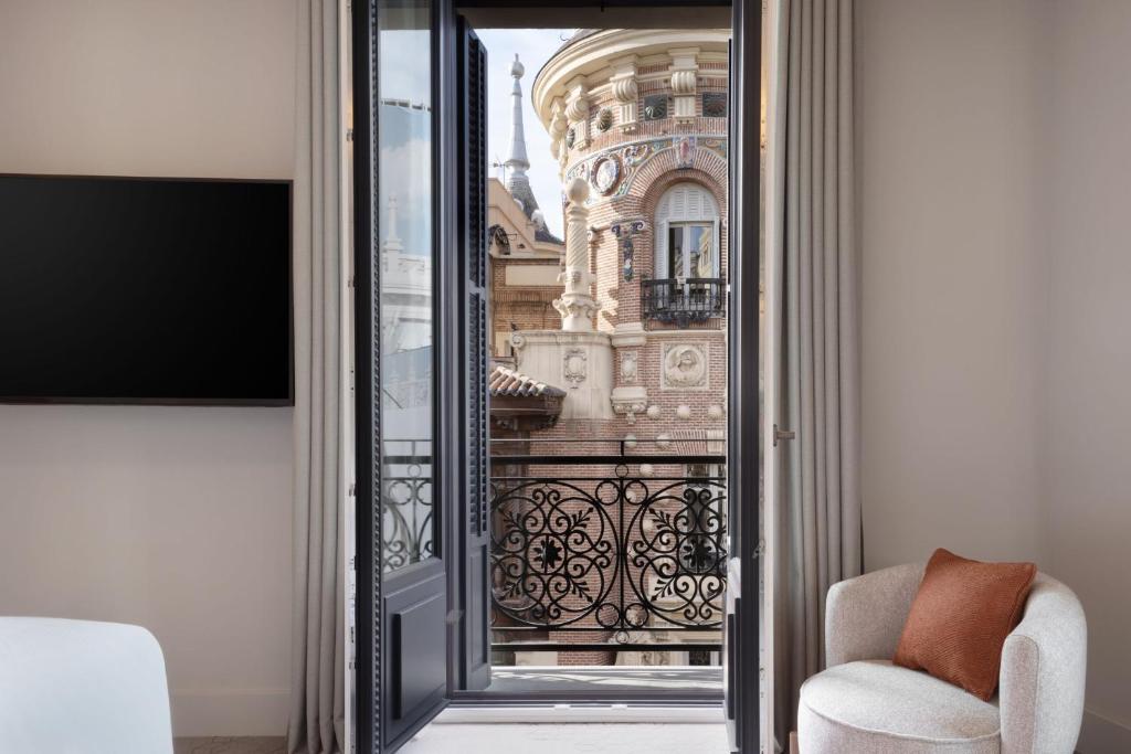 JW Marriott Hotel Madrid - 17