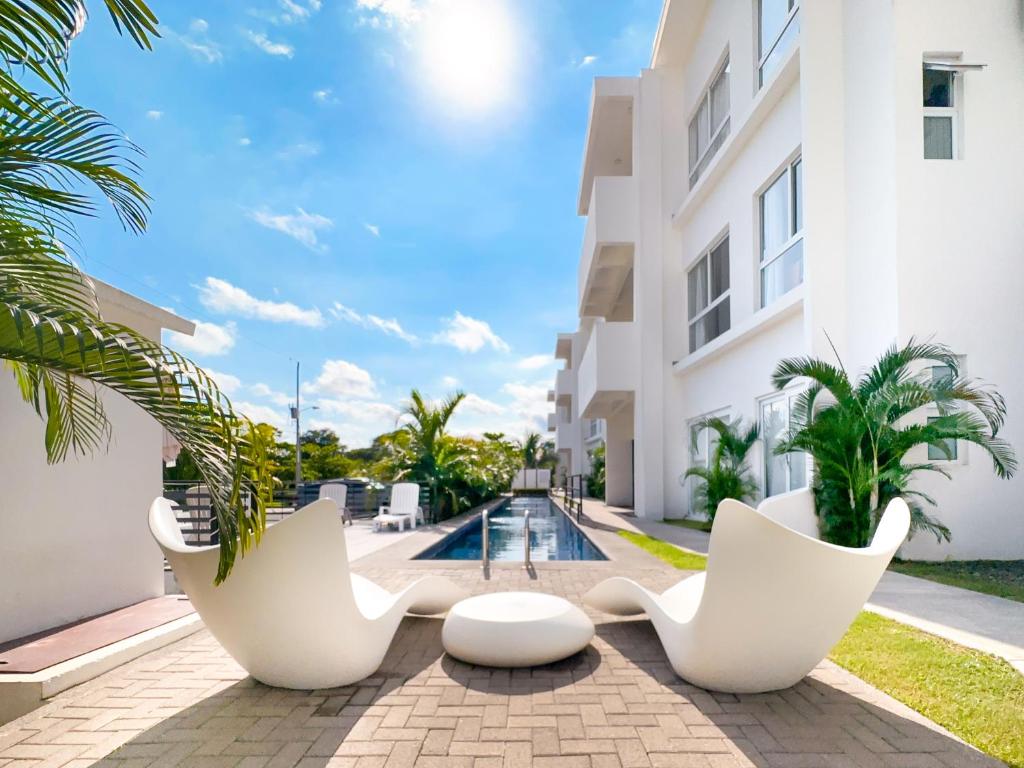 Zahrada ubytování Pura Vida Apartment with nice pool walking distance to the heart of Jaco