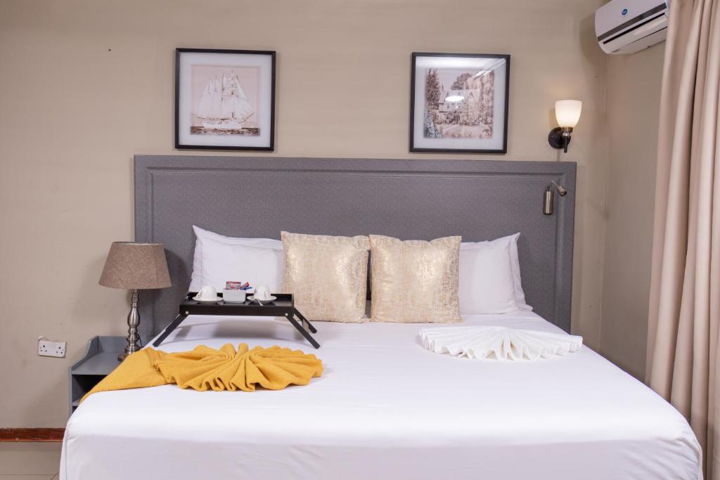Milele Lodge - King Room With Balcony
