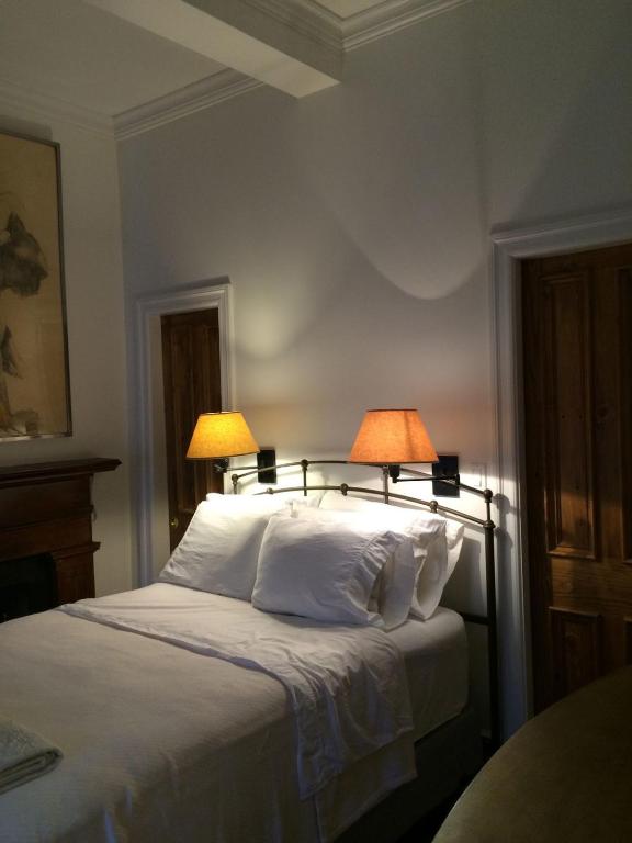 Incentra Village Hotel - Surrey Studio With Full Size Bed