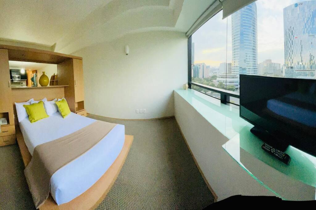 A bed or beds in a room at Luxury Room in Reforma