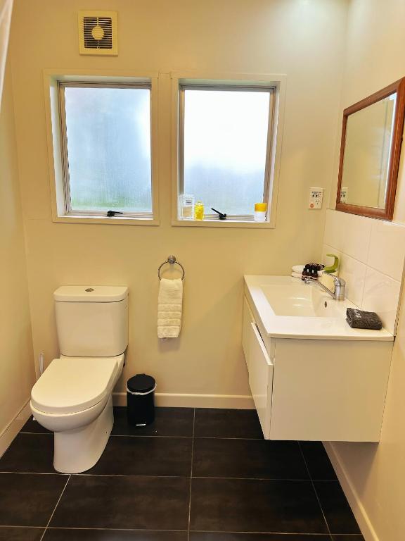 Red Rock Thermal Motel - Mineral Pool - Resim 14