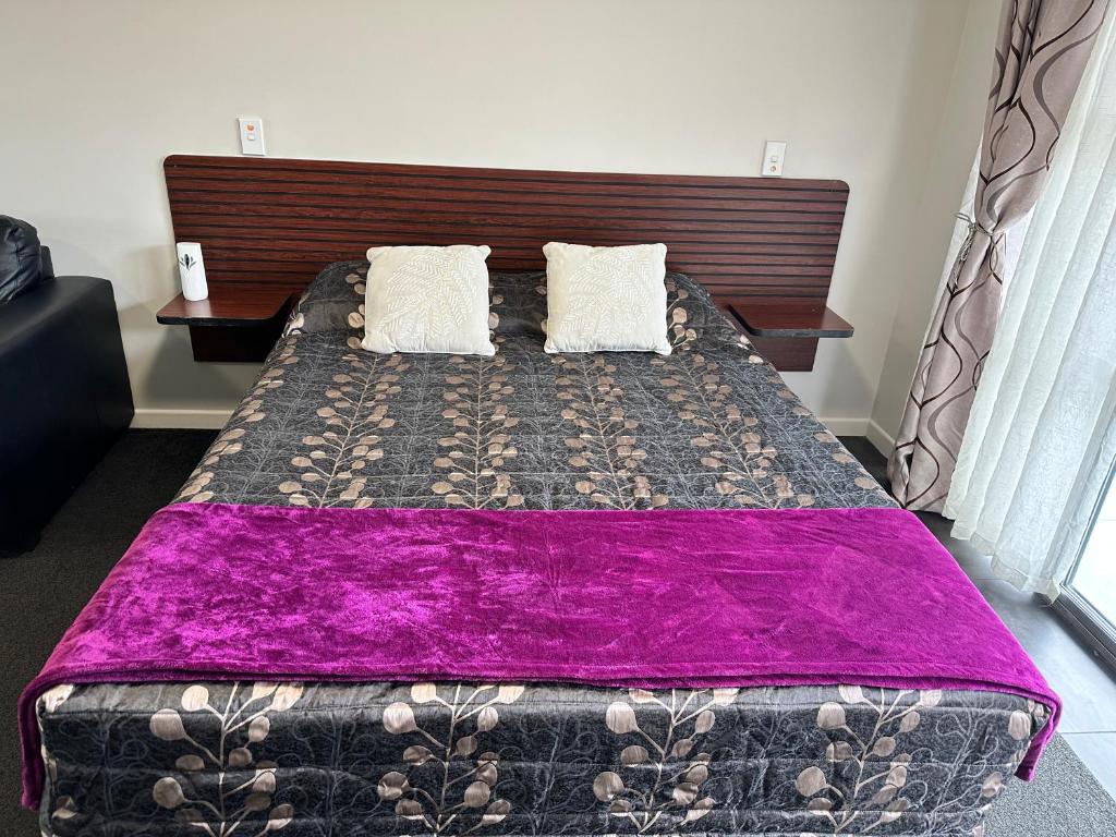 Red Rock Thermal Motel - Mineral Pool - Resim 17