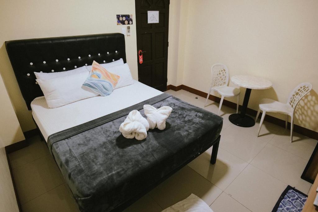 Postel nebo postele na pokoji v ubytování Boracay Grace Hotel