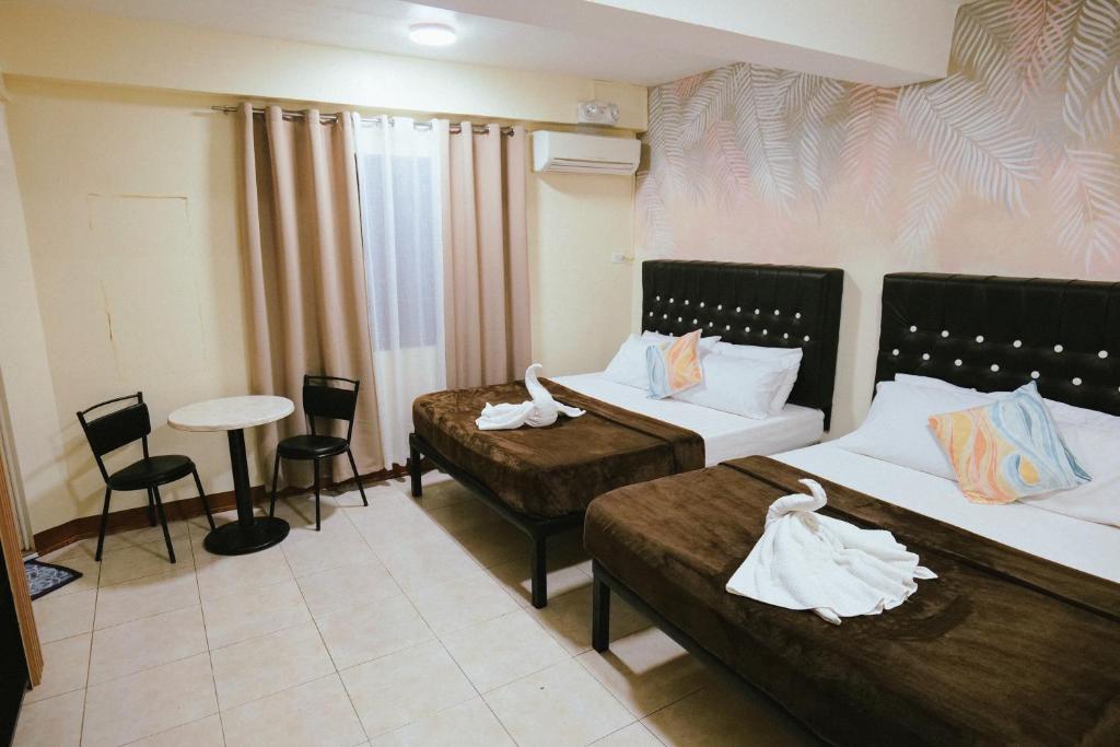 Postel nebo postele na pokoji v ubytování Boracay Grace Hotel