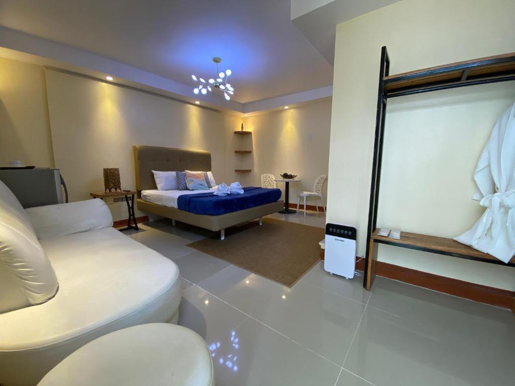 Postel nebo postele na pokoji v ubytování Boracay Grace Hotel