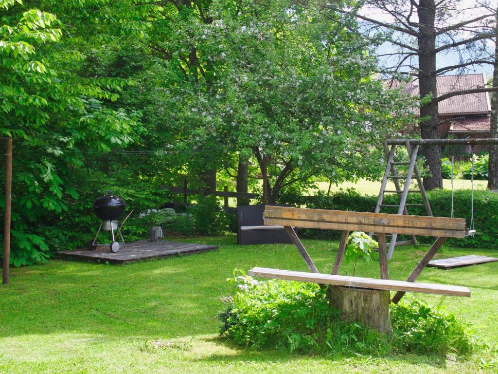 Vonkajšia záhrada v ubytovaní Alluring Apartment in Bichlbach