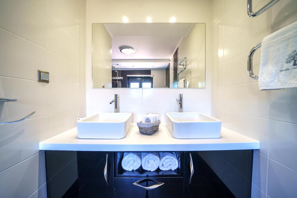 A bathroom at Mythic Olive villa - Heated Pool - Amazing view