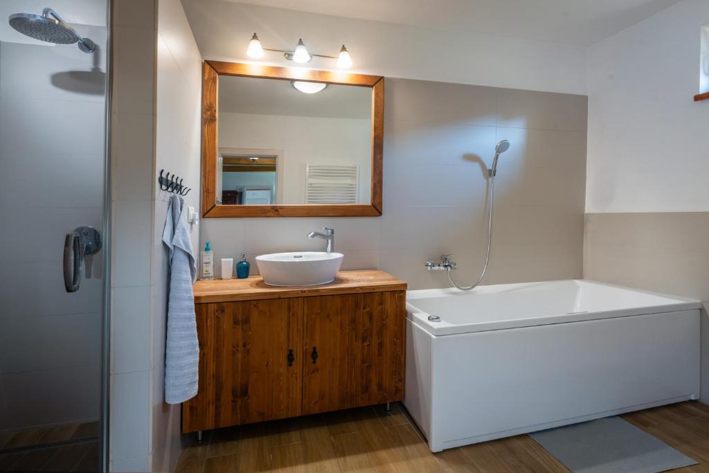 A bathroom at FARMAOBECKOV sk