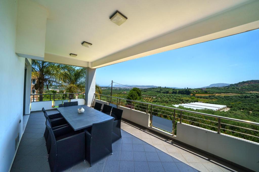 A general mountain view or a mountain view taken from A villát