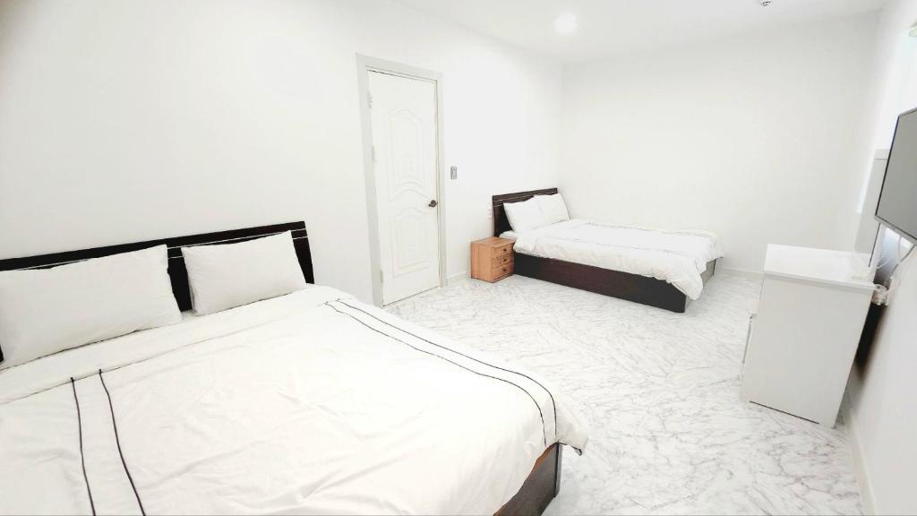 Sky Sea Pension - Sala De Gemelas De Suite (102)