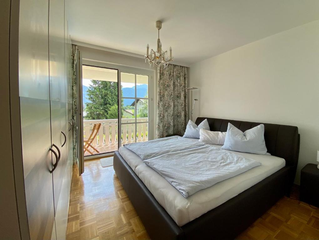 Postel nebo postele na pokoji v ubytování Luxury-Suites Traunsee