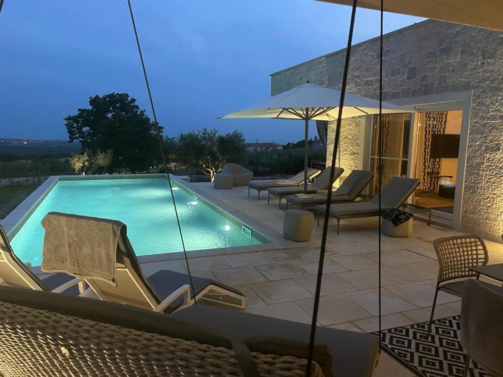 Πισίνα στο ή κοντά στο Villa Claudia