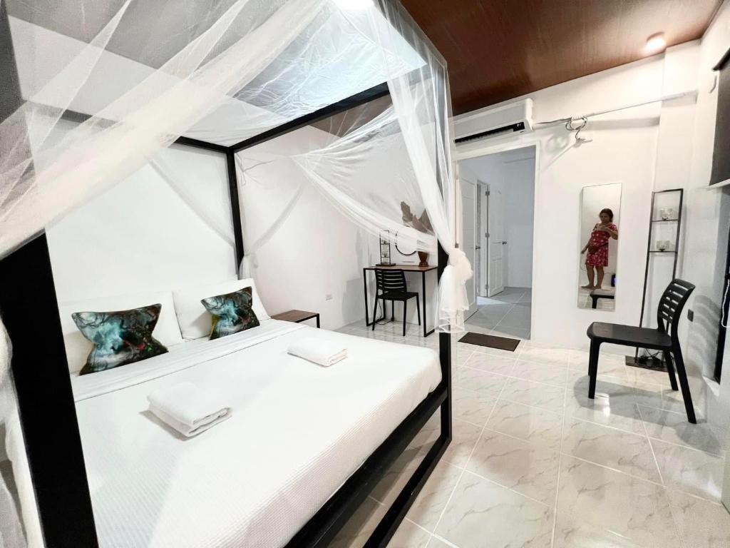 Postel nebo postele na pokoji v ubytování Mahajab Homestay SIARGAO