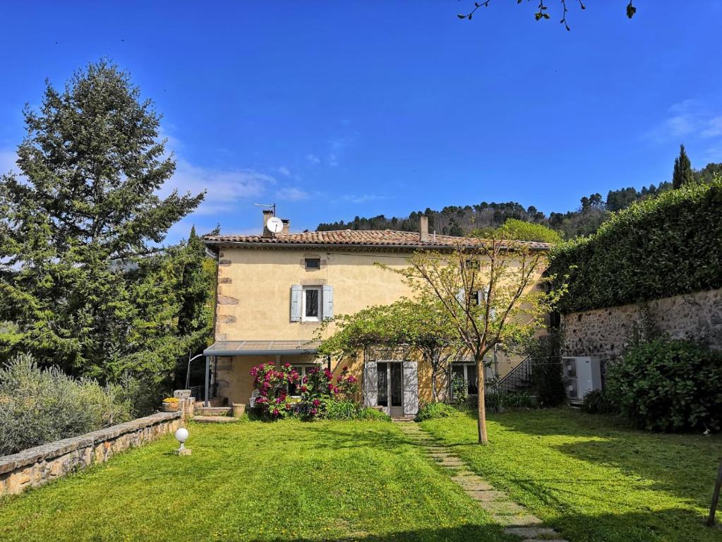 Rent house in Ardèche in a magnificent frame, Rocher (tarifs actualisés