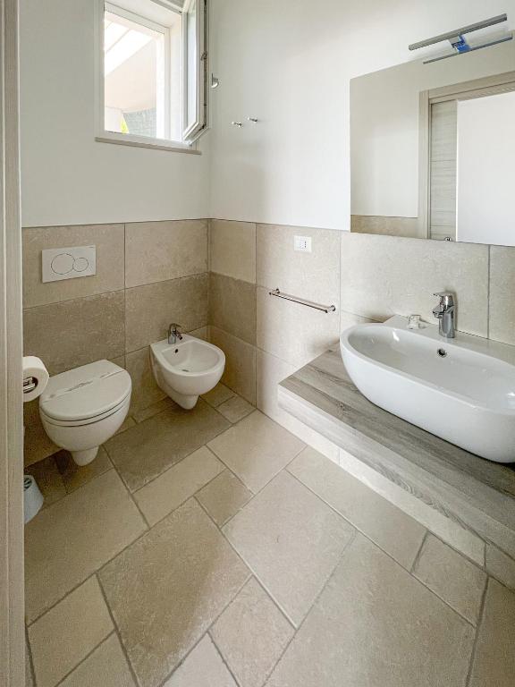 A bathroom at Appartamenti Serena