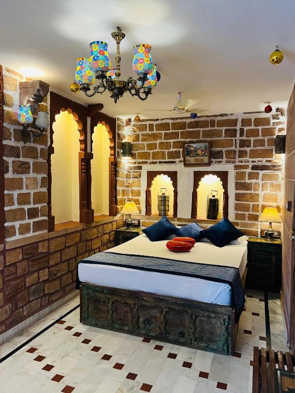 Raj Mandir Boutique Home Stay - King Suite With Balcony & Fort View