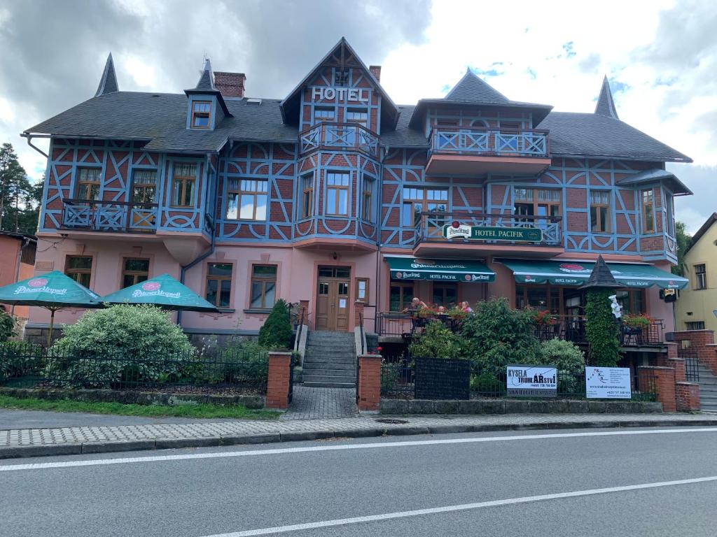 Budova, kde se hotel nachází