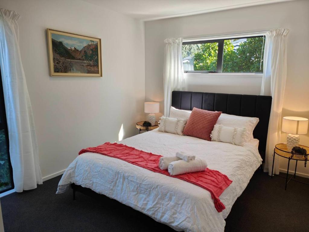 Beautiful home near everything! - Resim 6