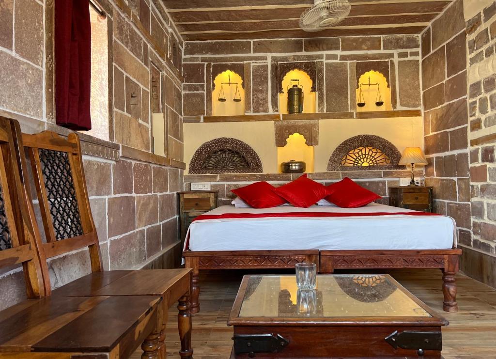 Juna Mahal Boutique Home Stay - Family Room With Balcony
