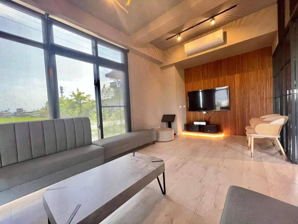 TV a/nebo společenská místnost v ubytování Jiaoxi Pusu Homestay