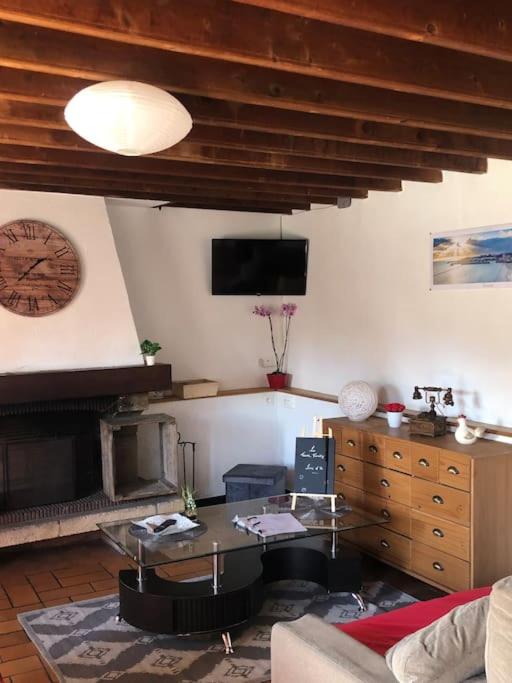 TV a/nebo společenská místnost v ubytování La Team Familly Vue sur le Mont St Michel