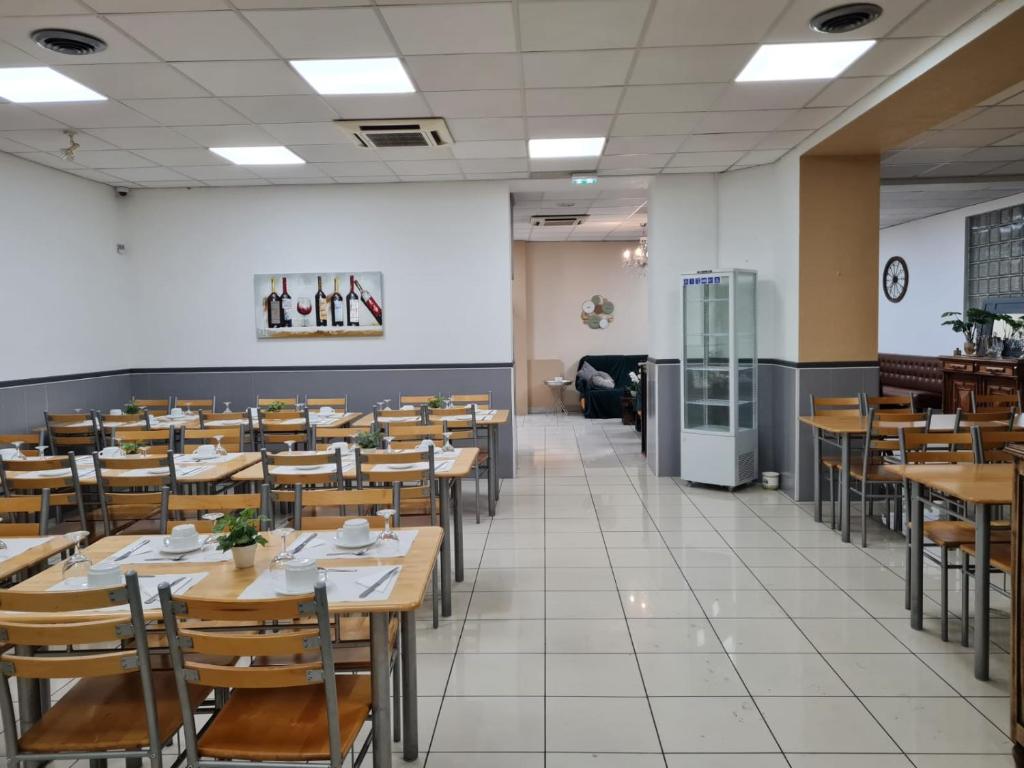 Restaurace v ubytování Hôtel Le Milan