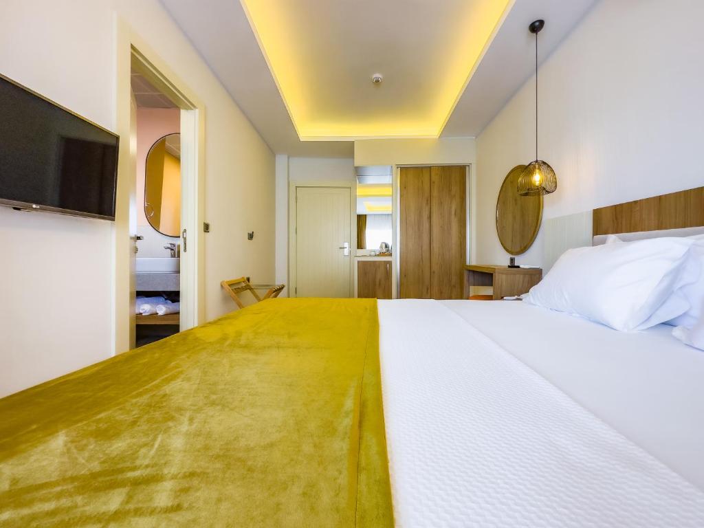 Postel nebo postele na pokoji v ubytování Dedeoğlu Port Hotel