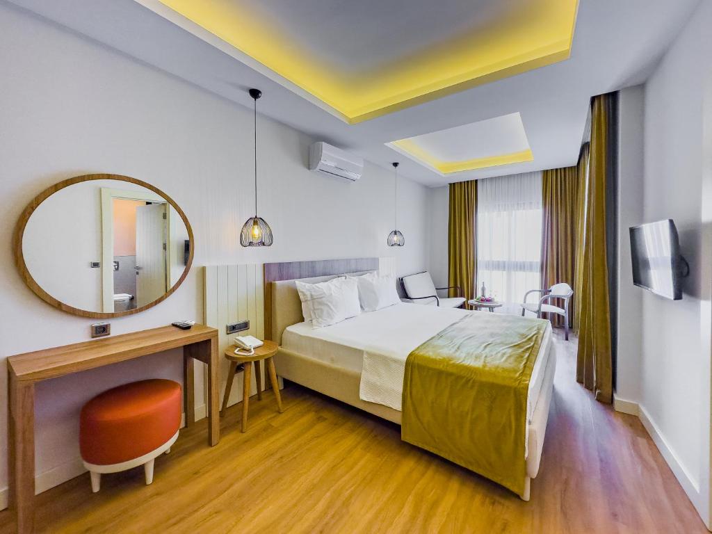 Postel nebo postele na pokoji v ubytování Dedeoğlu Port Hotel