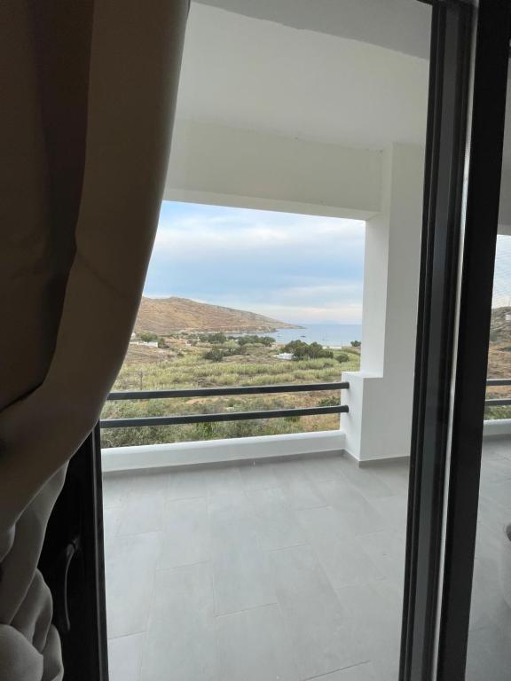 a room with a window looking out at a train track at Vie rêvée luxury suites in Ganema