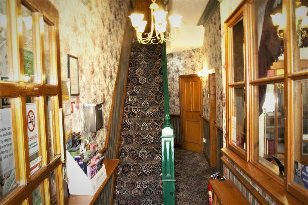 Pine Lodge Hotel - Resim 4