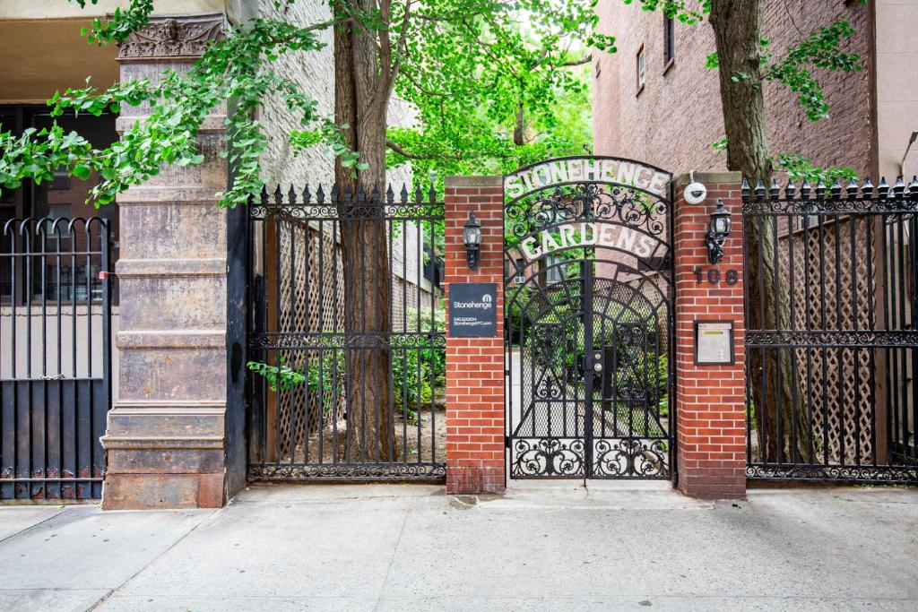 Stonehenge Gardens Apartments Nyc Fasci Garden