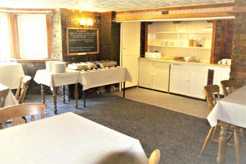 Pine Lodge Hotel - Resim 9