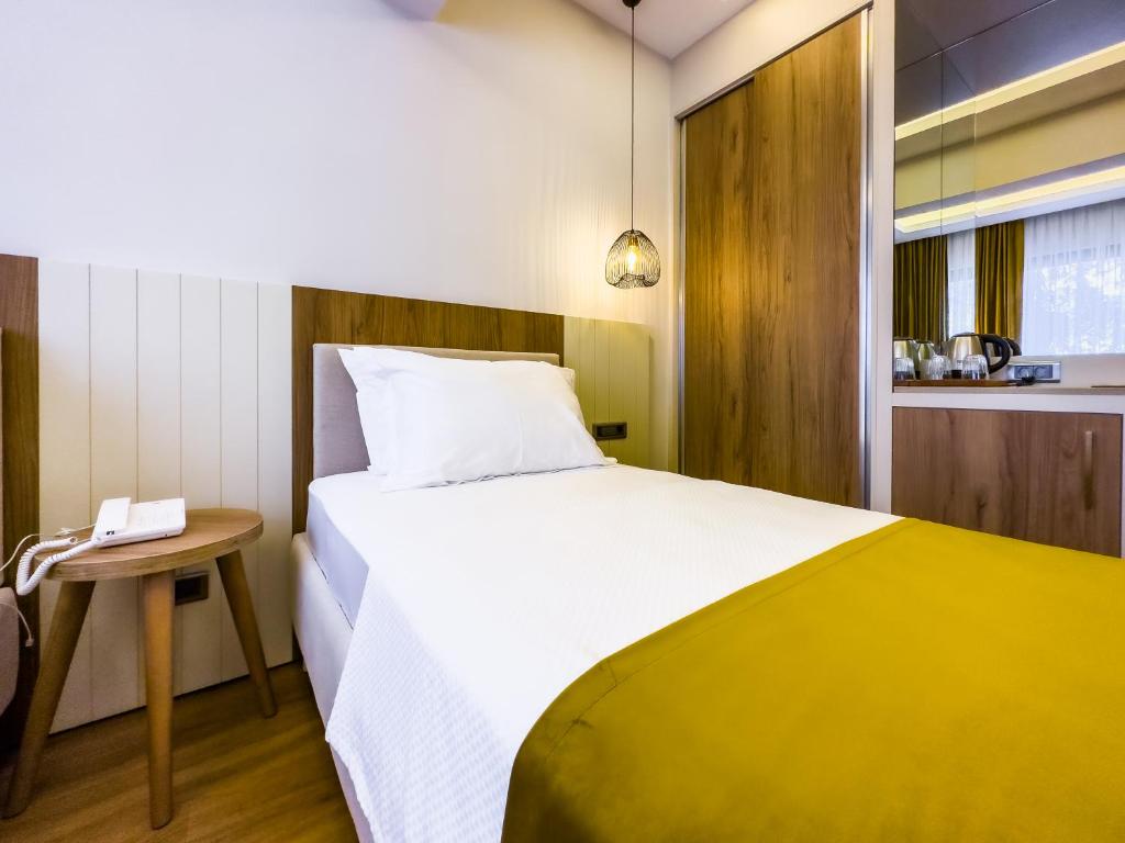 Postel nebo postele na pokoji v ubytování Dedeoğlu Port Hotel