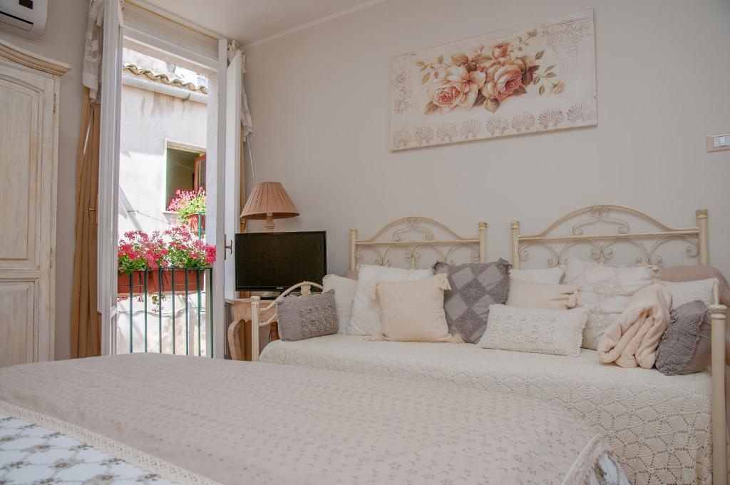 Łóżko lub łóżka w pokoju w obiekcie Vacanze Romantiche a Modica