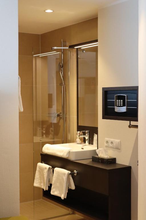 Koupelna v ubytování EINSTEIN Hotel am Römerpark