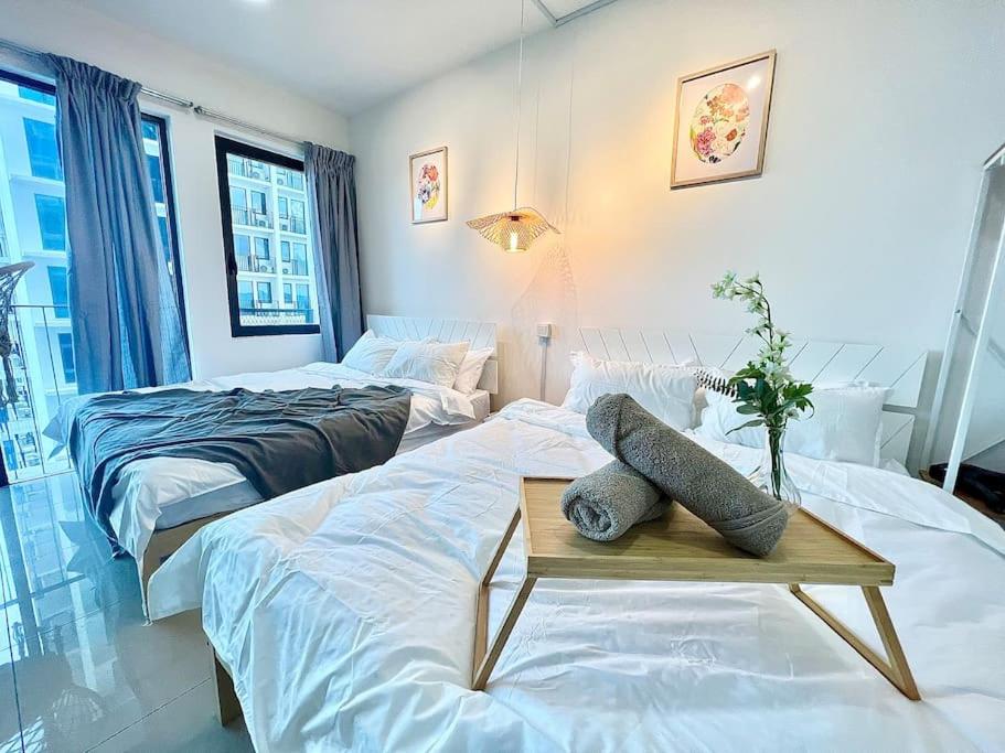 Giường trong phòng chung tại Q 1-5Pax Cozy Home 3Bed Trefoil Setia Alam Wifi&TV