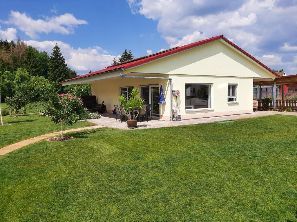 a small white house with a green yard at Villa Laffenau in Heideck