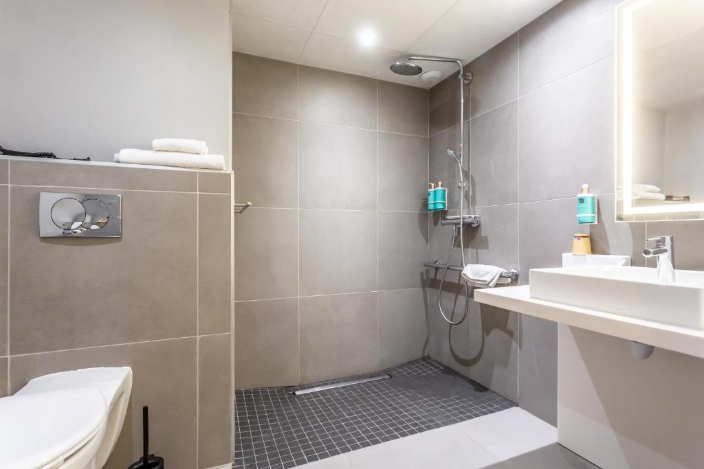 Koupelna v ubytování Novotel Bourges