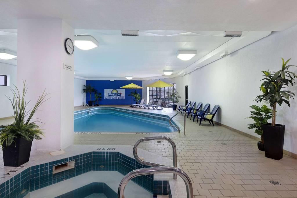 Days Inn by Wyndham Niagara Falls Near The Falls - Resim 14