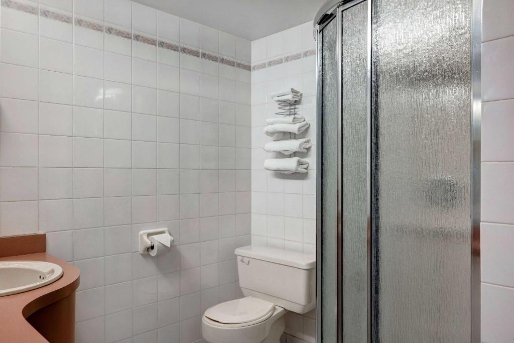 Days Inn by Wyndham Niagara Falls Near The Falls - Resim 30