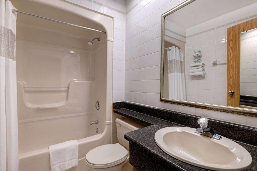 Days Inn by Wyndham Niagara Falls Near The Falls - Resim 32