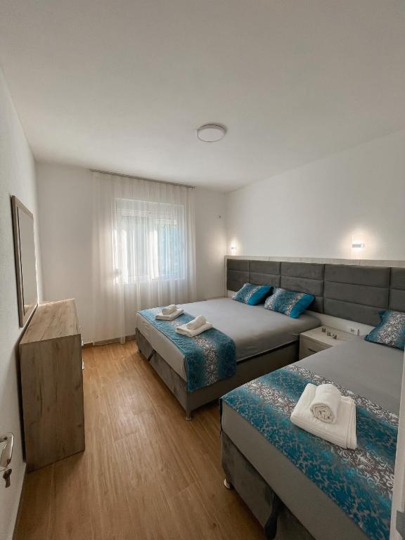 Postel nebo postele na pokoji v ubytování Apartmani Živanović Ulcinj