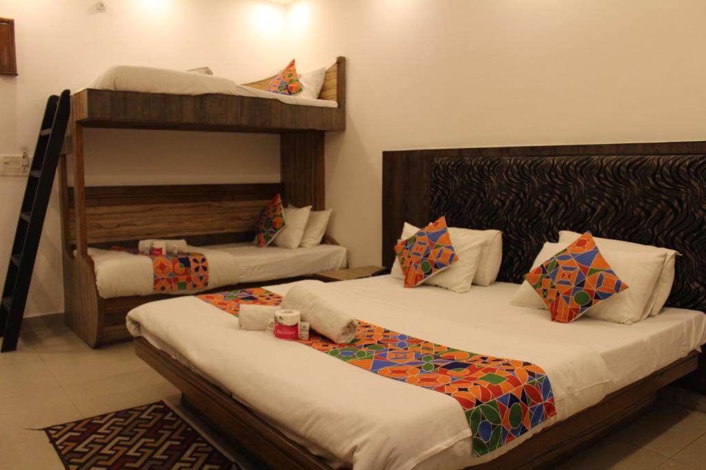 Postel nebo postele na pokoji v ubytování Hotel Yes Boss International- Awarded Best Hotel 2025 in Budget Category