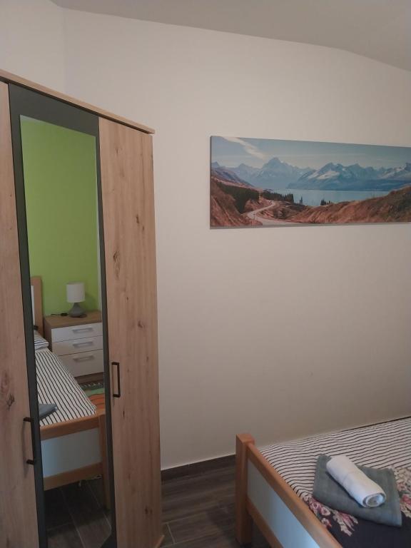 Postel nebo postele na pokoji v ubytování Apartments Leon