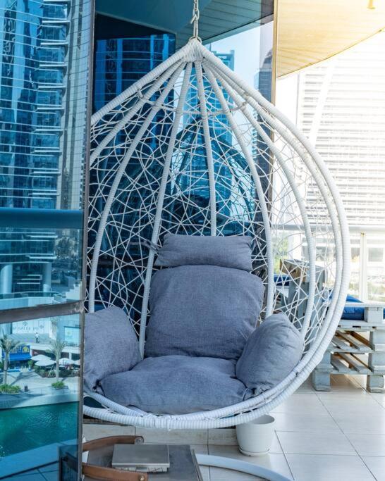Foto dalla galleria di Breathtaking lake view in JLT metro cluster a Dubai